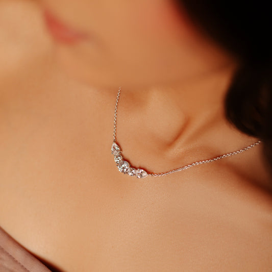 diamond round necklace for women in 18 karat gold