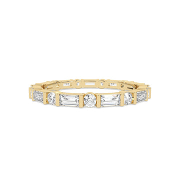 Yellow Gold ring with multiple round and baguette diamonds